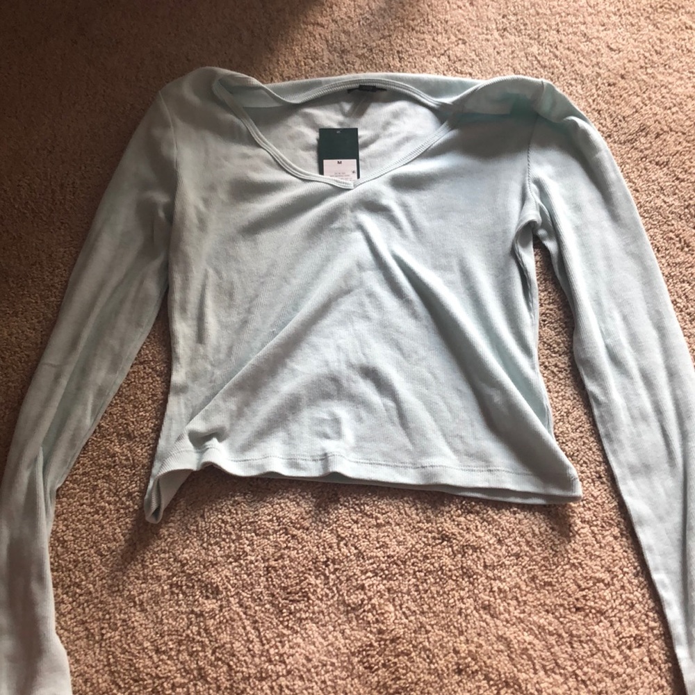 New blue ribbed long-sleeved shirt